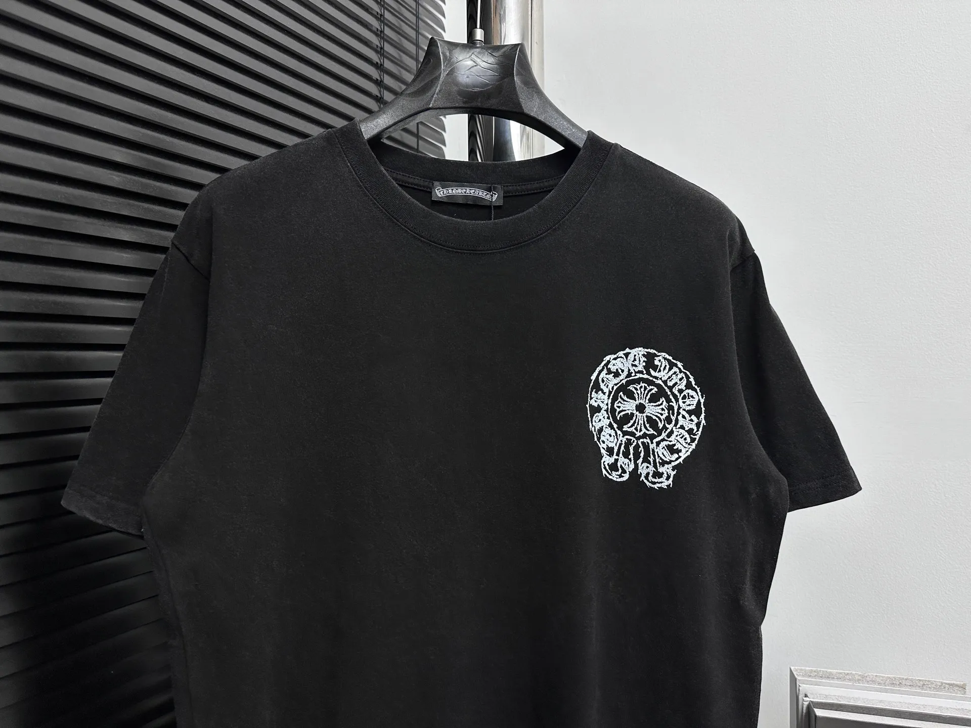 🅿️180 [Chrome hearte] Chrome hearte 25ss early spring new Sanskrit washed T-shirt ·280 grams of 100% cotton double yarn jersey fabric ·Special thickened 32 pieces of double-ply 1x1 thread in the same cylinder custom-dyed ·Double-needle stitching and cross-stitching technology ·Original main mark washed tag Color: washed black Size: XS-L